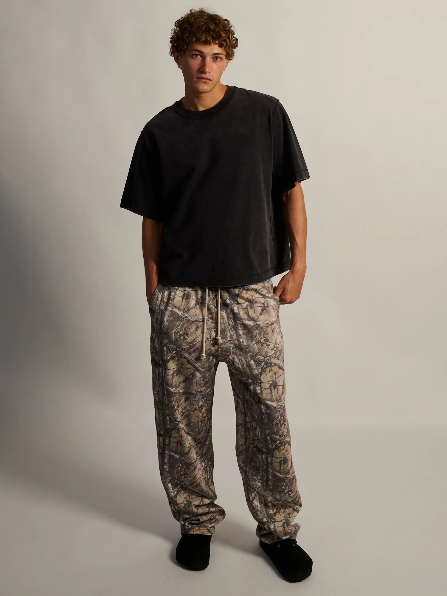 KOLBY SHORT CUT HEAVYWEIGHT TEE - BLACK - Image 2