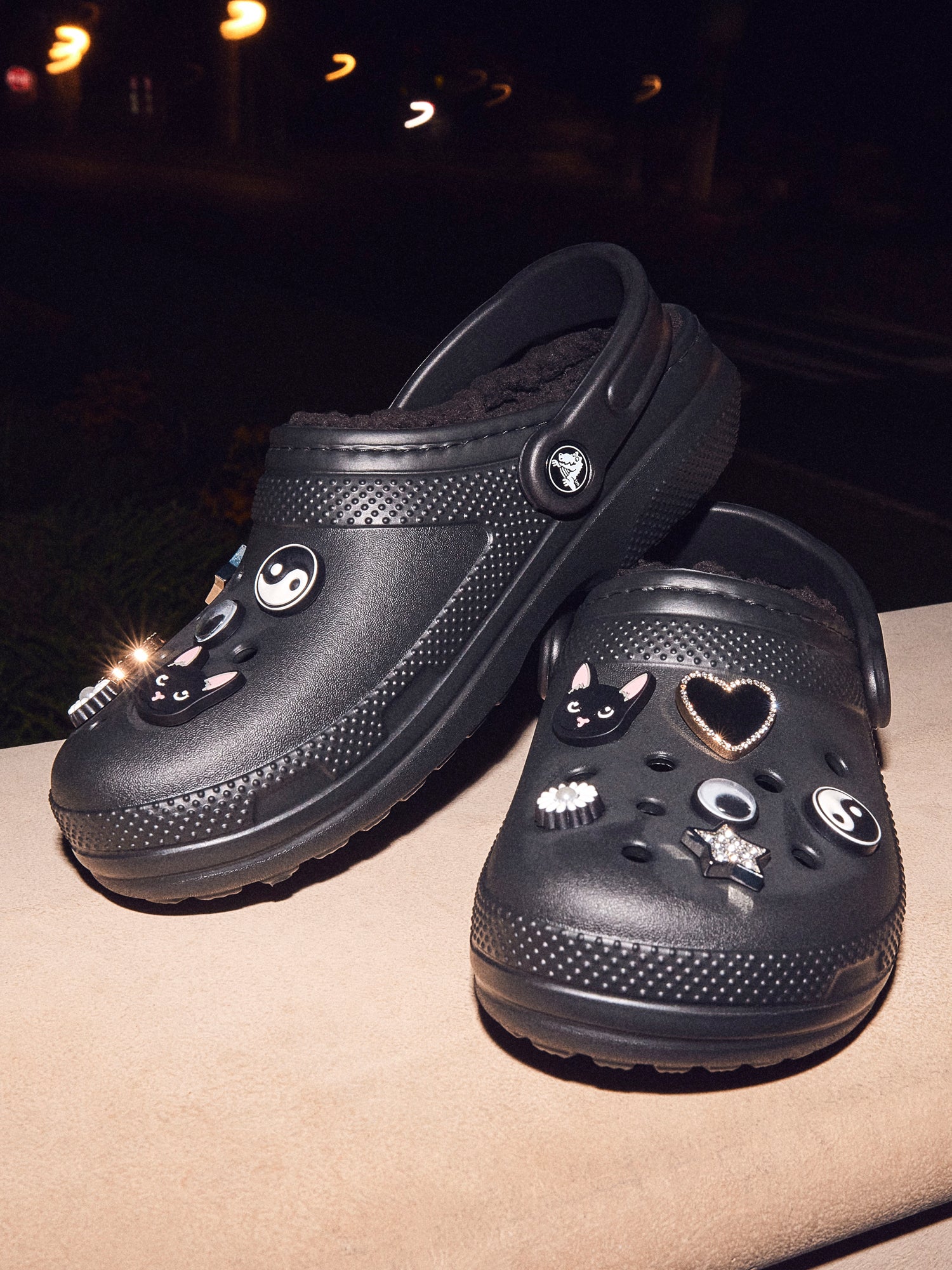 MENS CROCS CLASSIC LINED CLOGS - BLACK - Image 6
