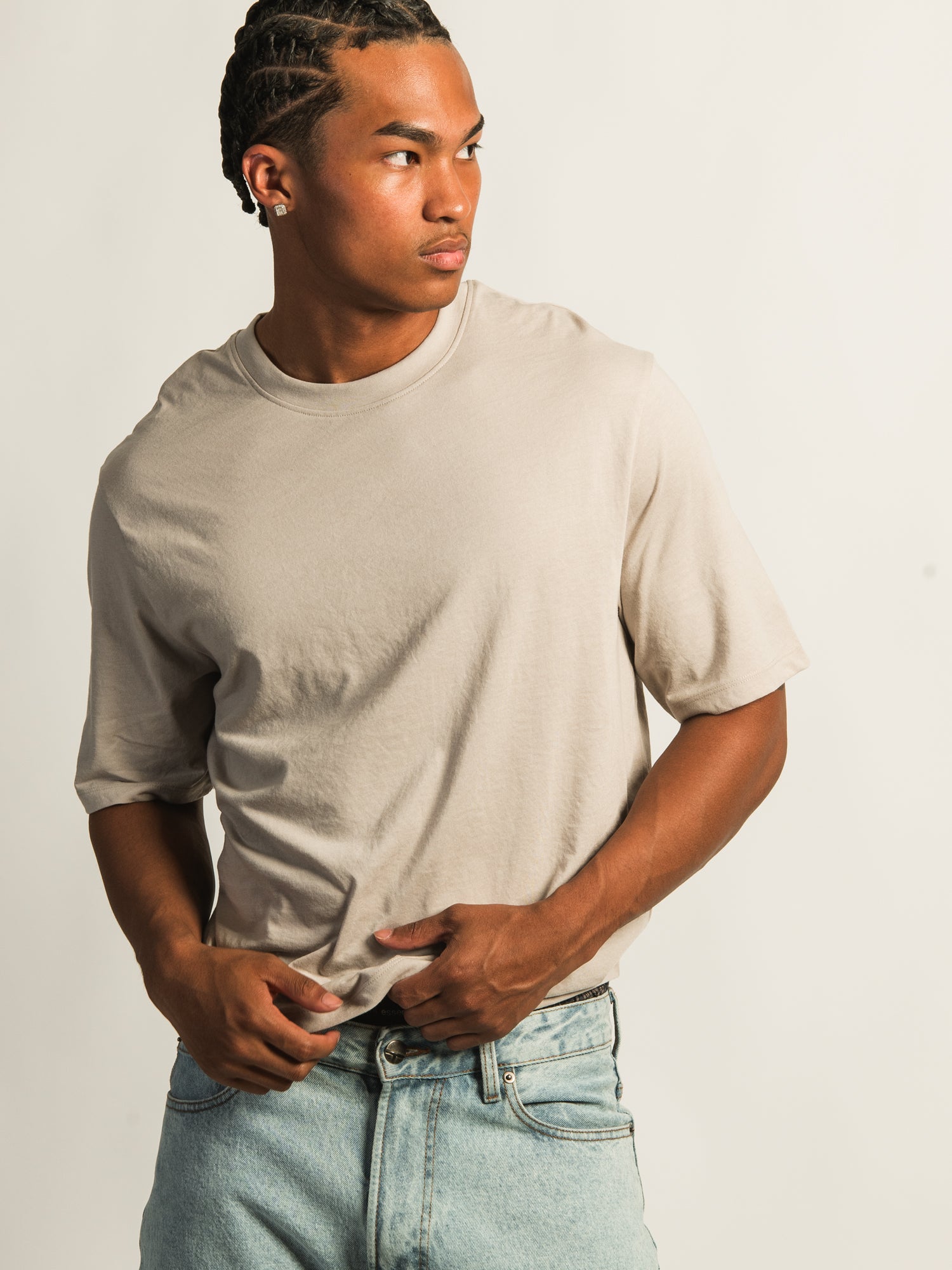 KOLBY SHORT CUT TEE - PEBBLE - Image 2