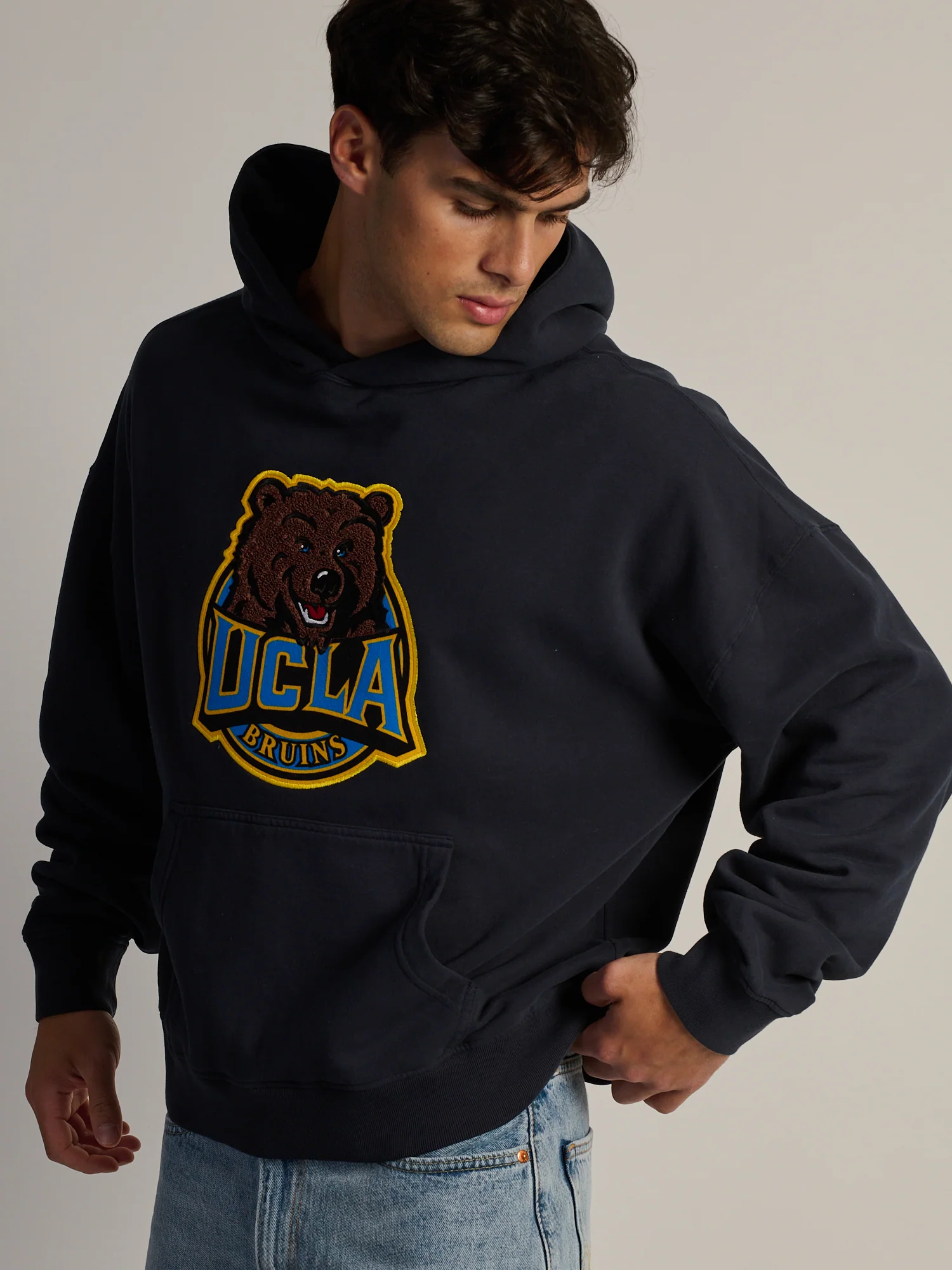 UCLA BRUINS RELAXED HOODIE - Image 4
